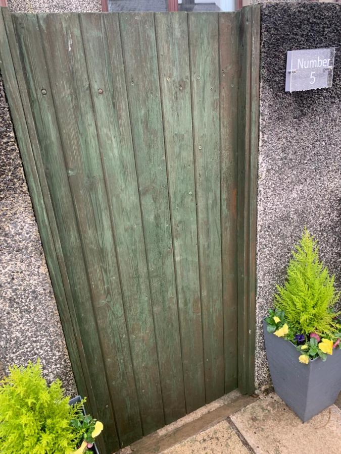 Number 5 Vila Larne Exterior foto
