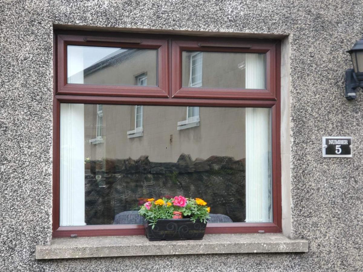Number 5 Vila Larne Exterior foto