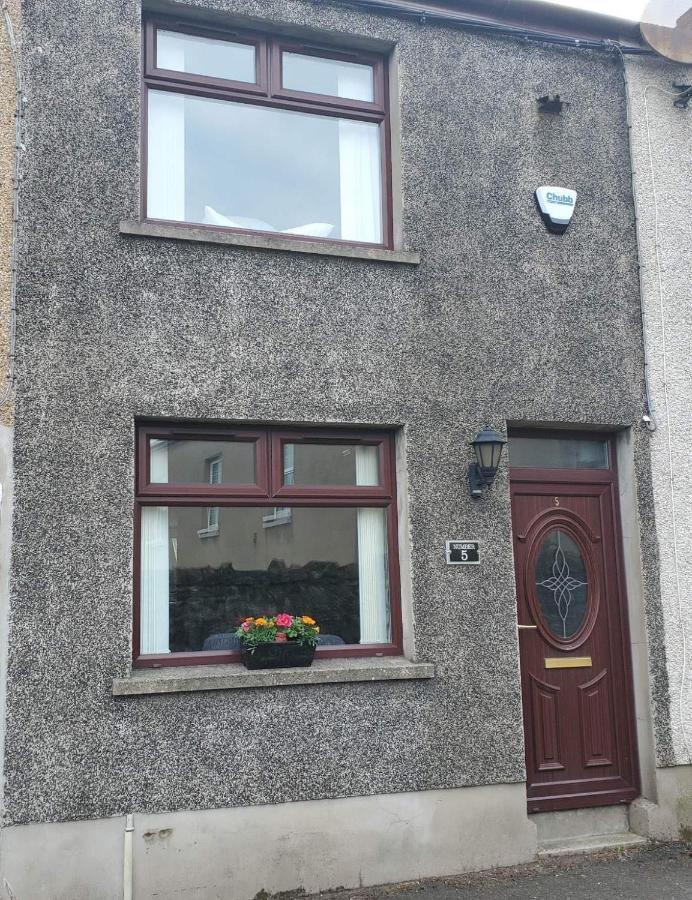 Number 5 Vila Larne Exterior foto